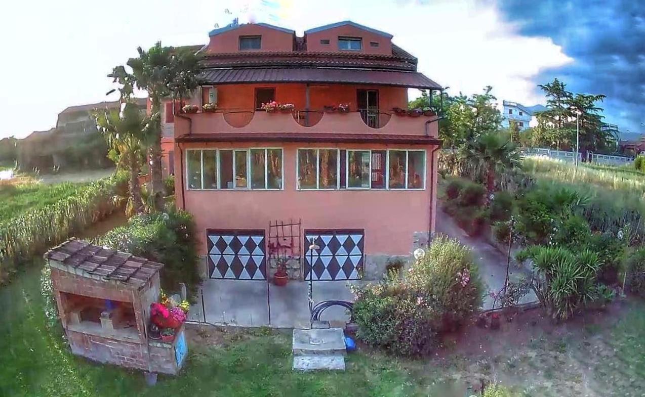 アモロージ Nerium House Relax Bed & Breakfast エクステリア 写真